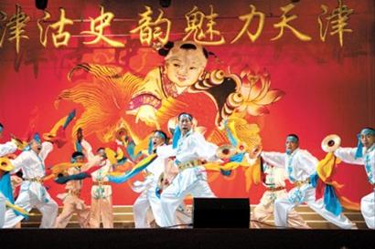 有近百年历史的国家级非物质文化遗产汉沽飞镲正在表演